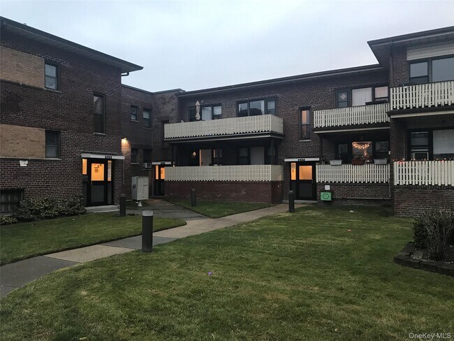 Foto del edificio - 417 W Broadway