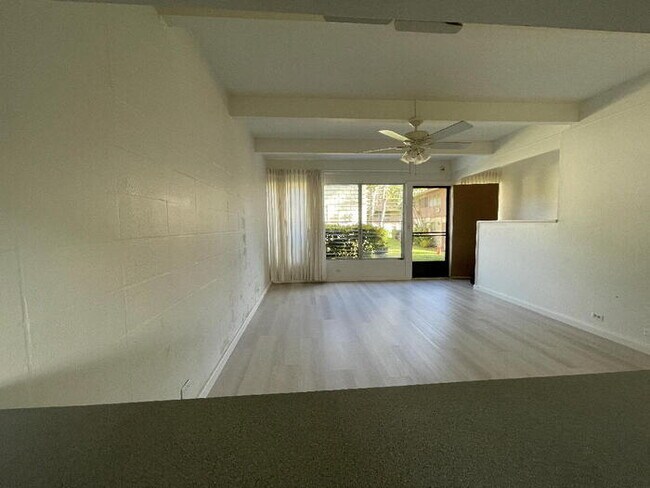 Building Photo - TROPIC GARDENS 2/2/1 split-level, end unit...