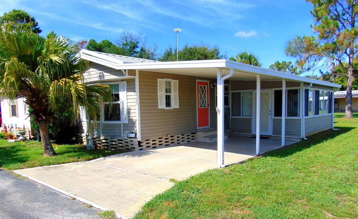 Primary Photo - 429 Lake Henry Dr
