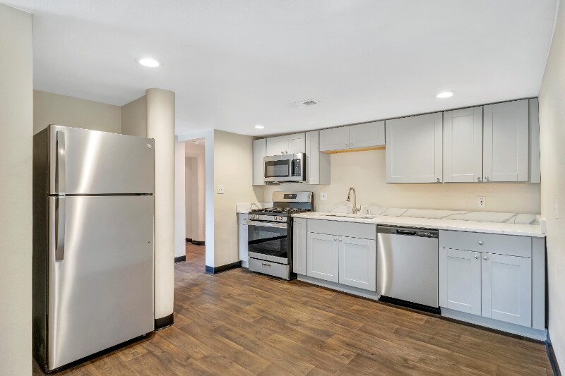 419 Atrisco Dr SW Unit B, Albuquerque, NM 87105 Room for Rent in