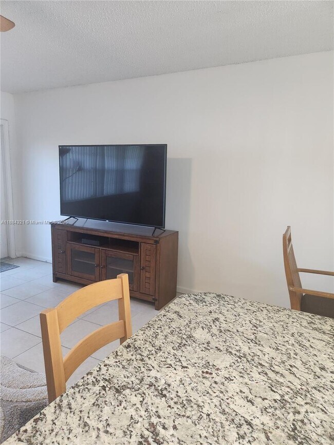 Foto del edificio - 326 Durham Cir