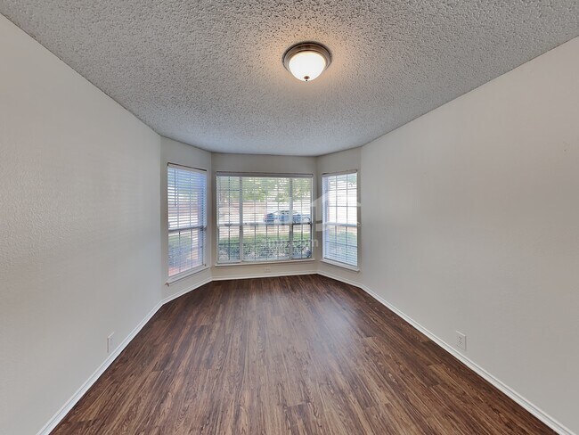 Foto del edificio - 8557 Delta Way