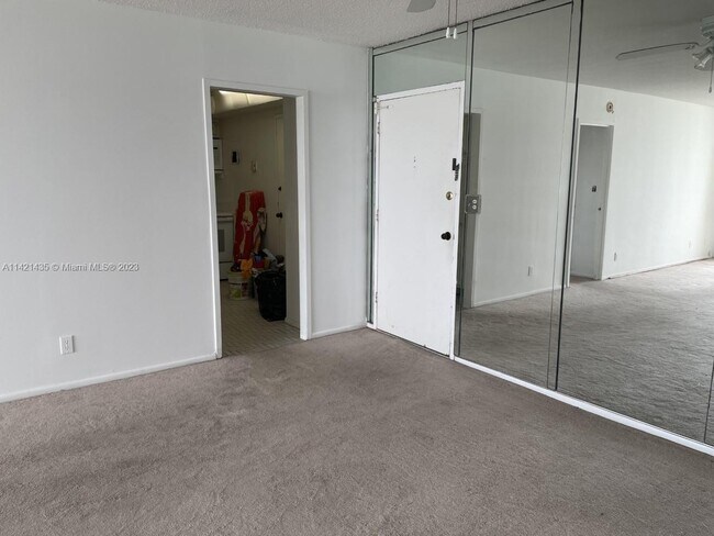 Building Photo - 3180 S Ocean Dr