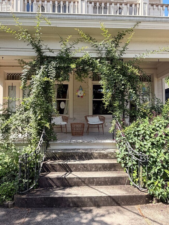 Foto del edificio - Gorgeous Two Story 3BD/2.5BA w/ Private Fenced in Backyard