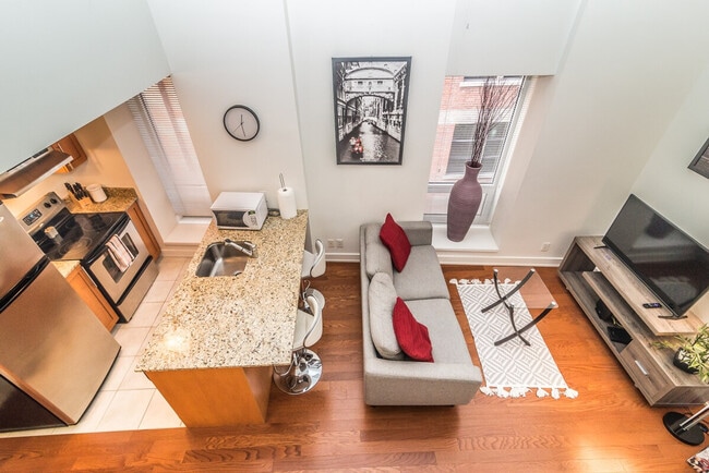 Building Photo - 1061 Rue St-Alexandre