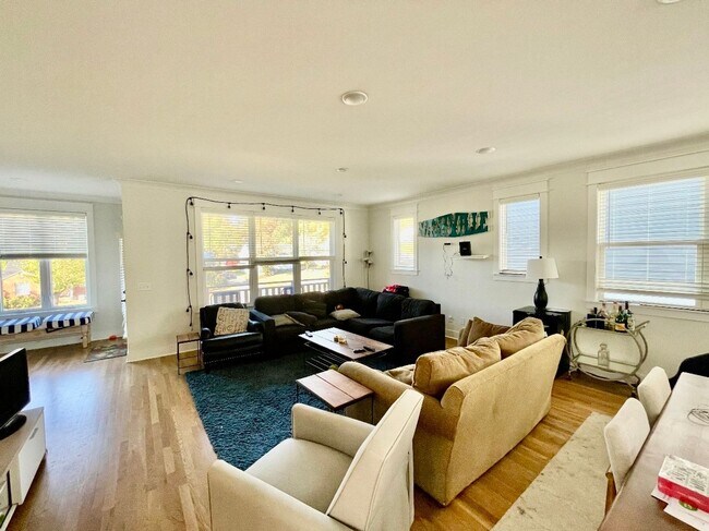 Foto del edificio - **HIGH-END EAST NASHVILLE HOME IN A 32-HOM...