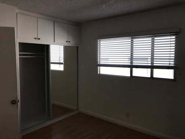 Building Photo - 940 S Venice Blvd