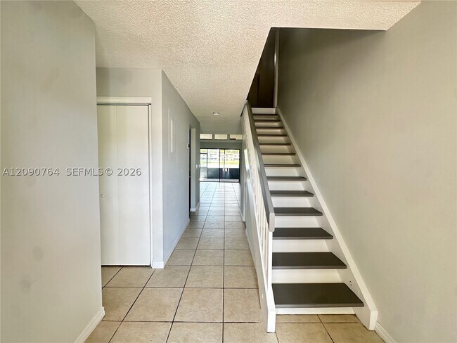 Building Photo - 6848 SW 37th St