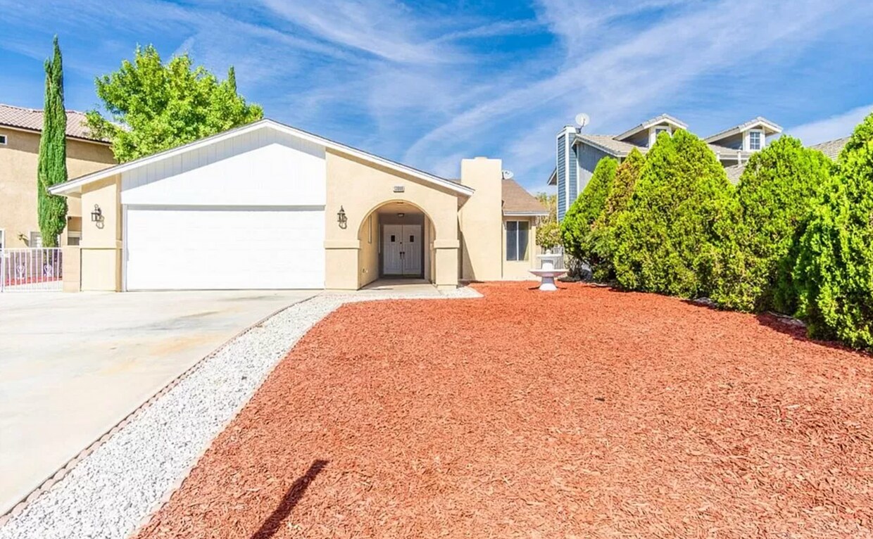 Foto principal - SPRING VALLEY LAKE 3 BEDROOM