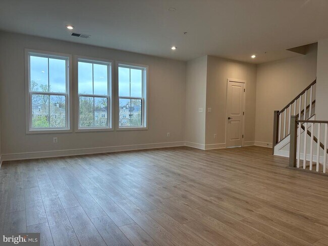 Foto del edificio - 43324 Farringdon Sq