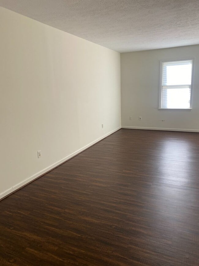 Photo - 3 Bed 2.5 Bath townhouse 5 minutes from Old Forest Rd.