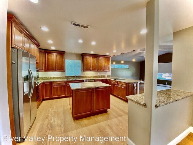 Building Photo - 3 br, 2 bath House - 3767 Esperanza Dr