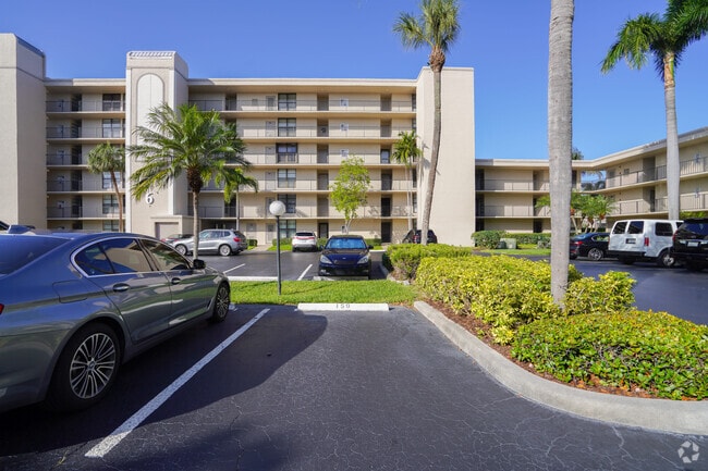 Building Photo - 7 Royal Palm Way