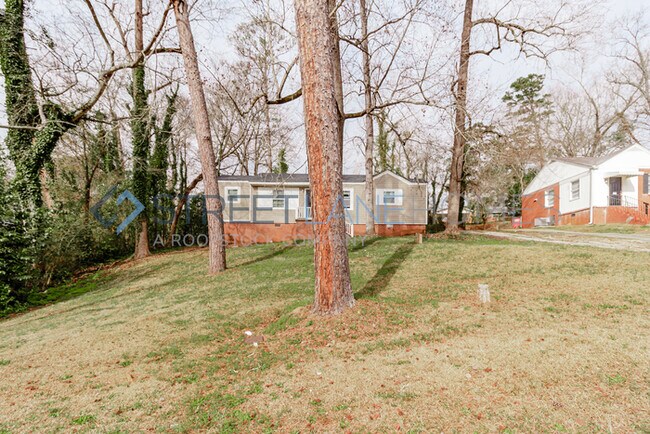 Building Photo - 1986 Knightsbridge Rd