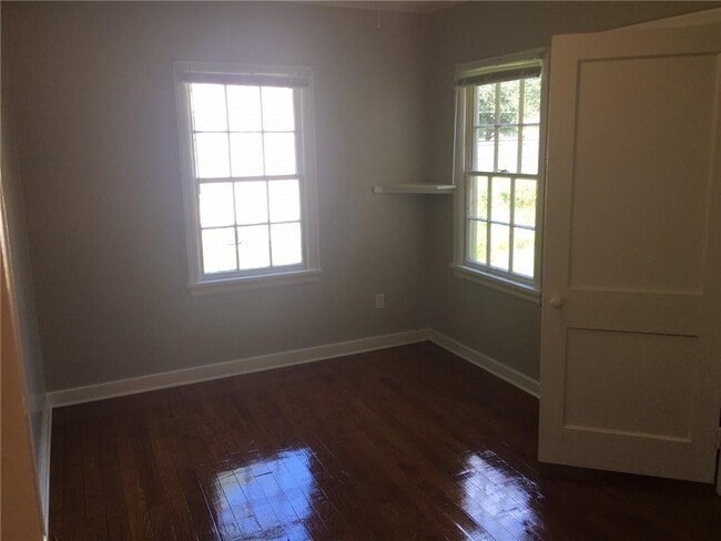Building Photo - 3062 Fendley Ave