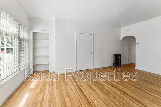 Building Photo - 1856 Spruce St