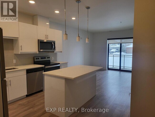 Building Photo - 144 Watson Rd N