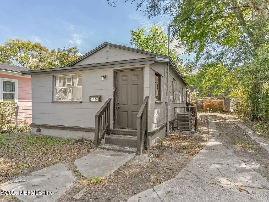 Foto principal - 1424 E 25th St
