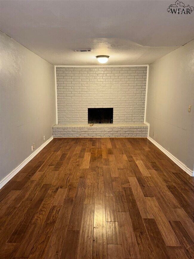 Foto del edificio - 3005 Stearns Ave
