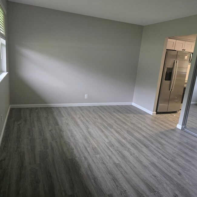 Building Photo - 994 Nilles Rd