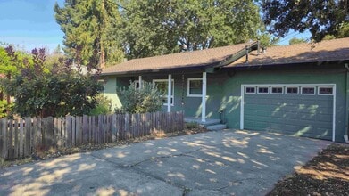 Building Photo - 1133 Hughes Ave