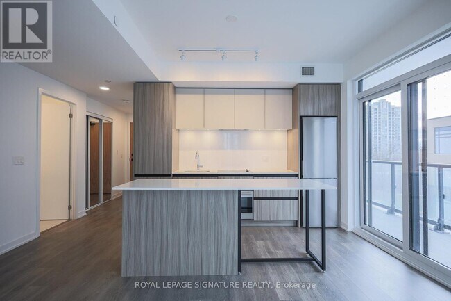 Photo du bâtiment - 7950-7950 Bathurst St