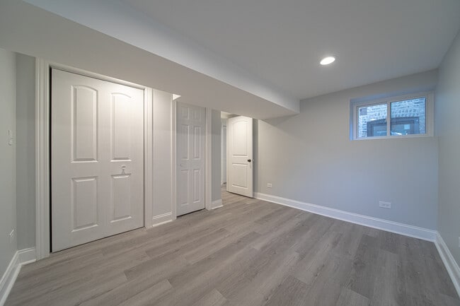 Building Photo - 5031 W Maypole Ave