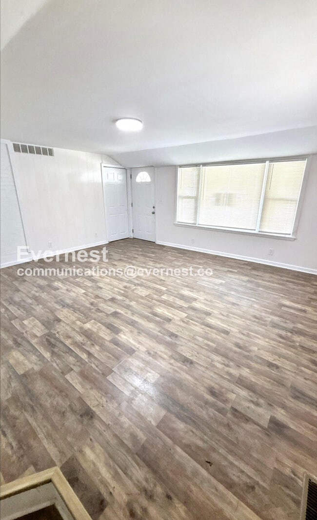 Building Photo - 260 Sadonia Ave