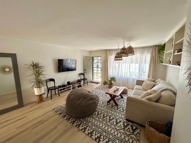 Photo - 800 N Eucalyptus Ave Apartment