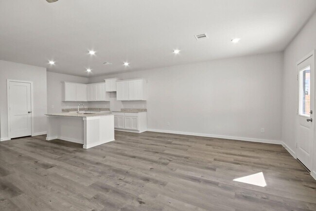Foto del edificio - 496 Shoreview Dr