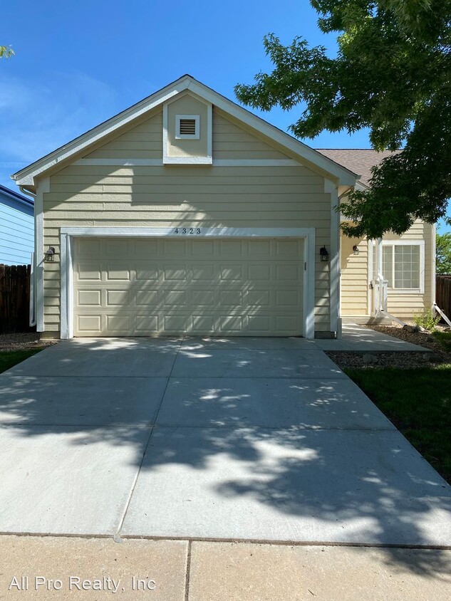 Primary Photo - 4 br, 2 bath House - 4323 Broemel Ave