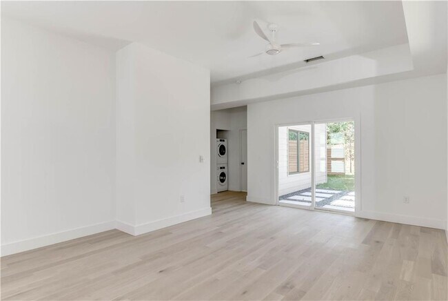 Building Photo - 4800 Vinson Dr