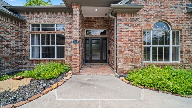 Foto del edificio - 118 Hillsborough Dr W