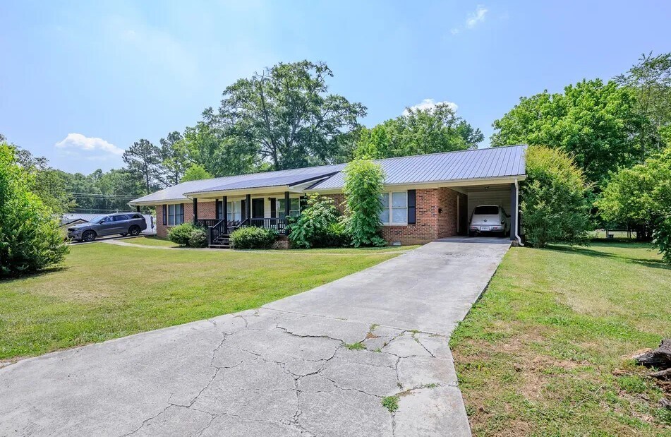102 Lawrence St Unit Right Side, La Fayette, GA 30728 Apartments in