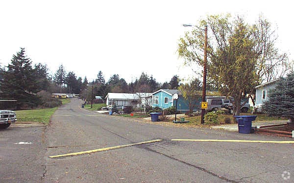 Building Photo - Excalibur Village