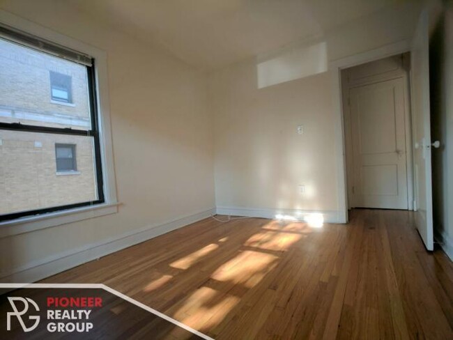 Building Photo - 1 bedroom in CHICAGO IL 60647