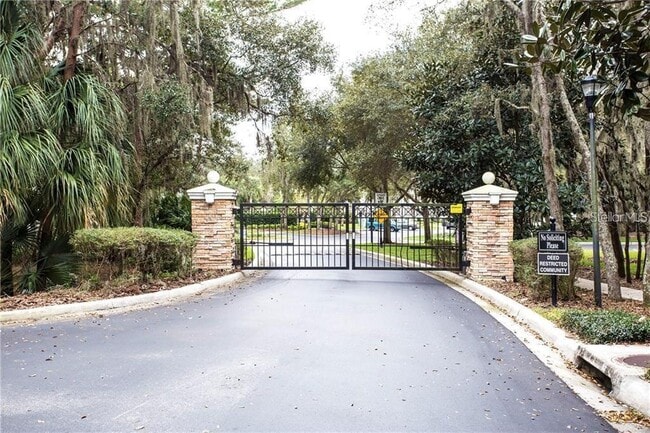 Foto del edificio - 15816 Fishhawk View Dr
