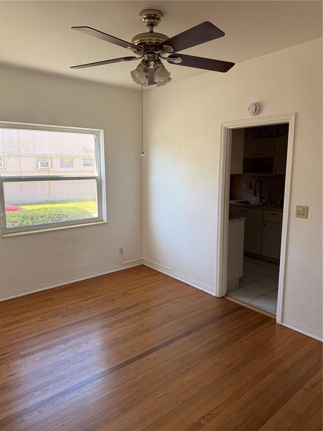 Foto del edificio - 715 NE 91st St