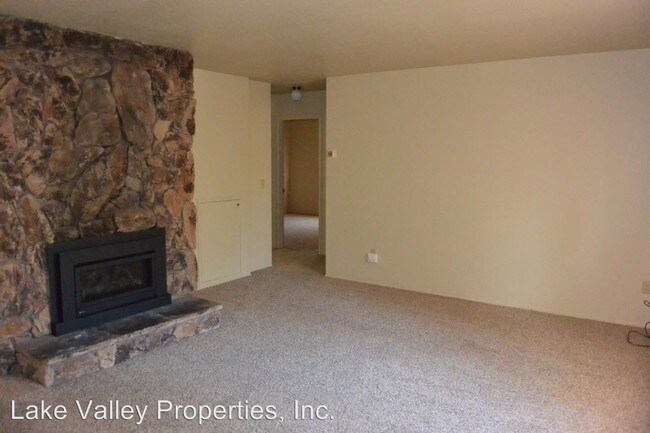 Building Photo - 747 Tallac Ave