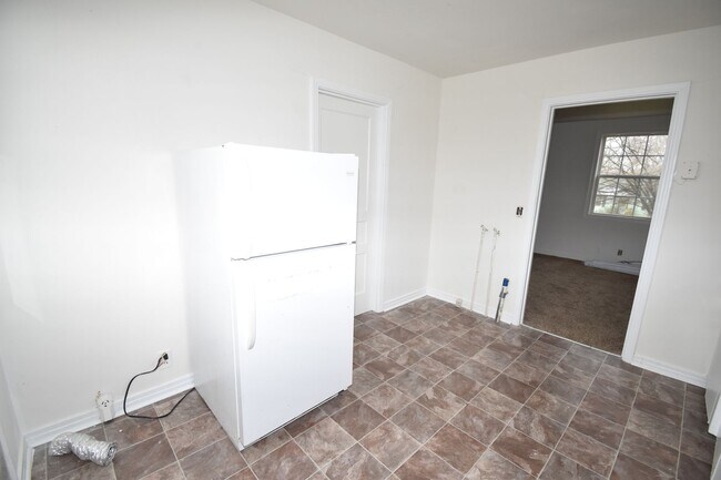 Building Photo - 3 Bedroom Home For Rent Near APSU!