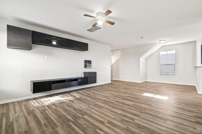 Foto del edificio - 914 Canyon Hill Ln