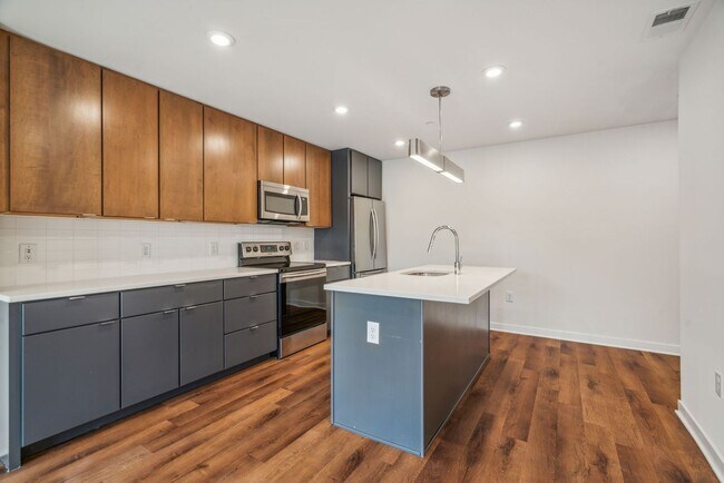 Interior Photo - Graduate Pointe