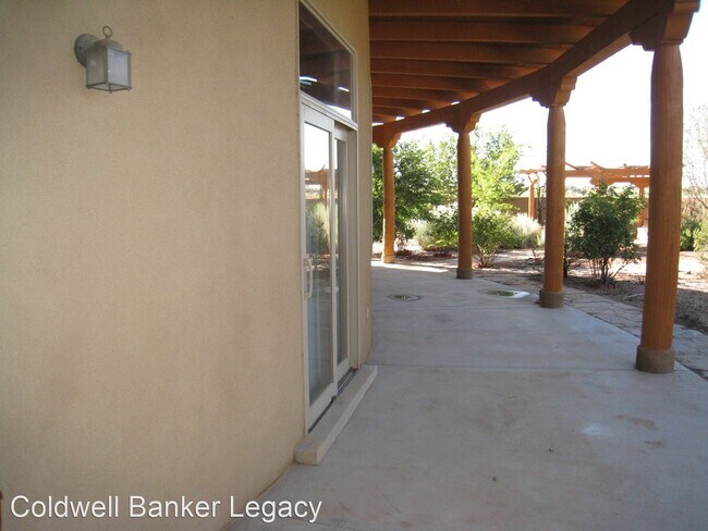 Foto del edificio - 4 br, 3 bath House - 24 El Dorado Rd