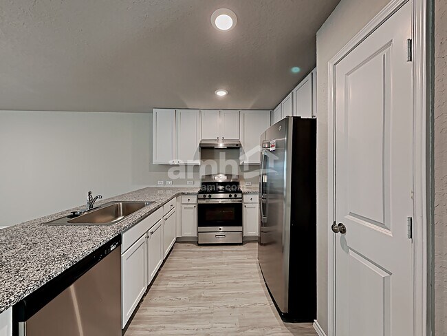 Building Photo - 10603 Varmus Dr