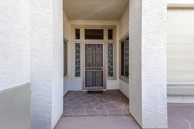 Building Photo - 3 Bed and A Den Located In the Resort, Gol...