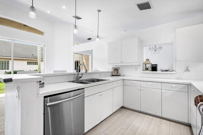 Foto del edificio - 790 Clearbrook Park Cir