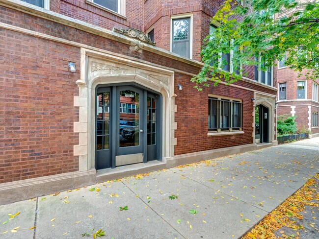 Building Photo - 7020 N Paulina St