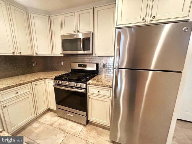 Building Photo - 1269 N Dover St