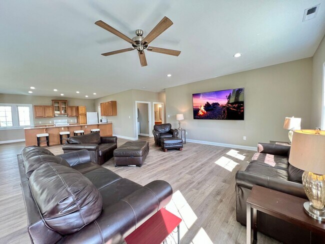 Building Photo - Adorable Waterfront/Fully Furnished/All In...