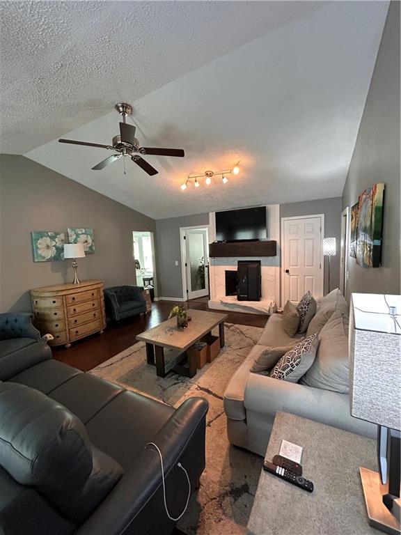 Foto del edificio - 2134 Atkinson Ln